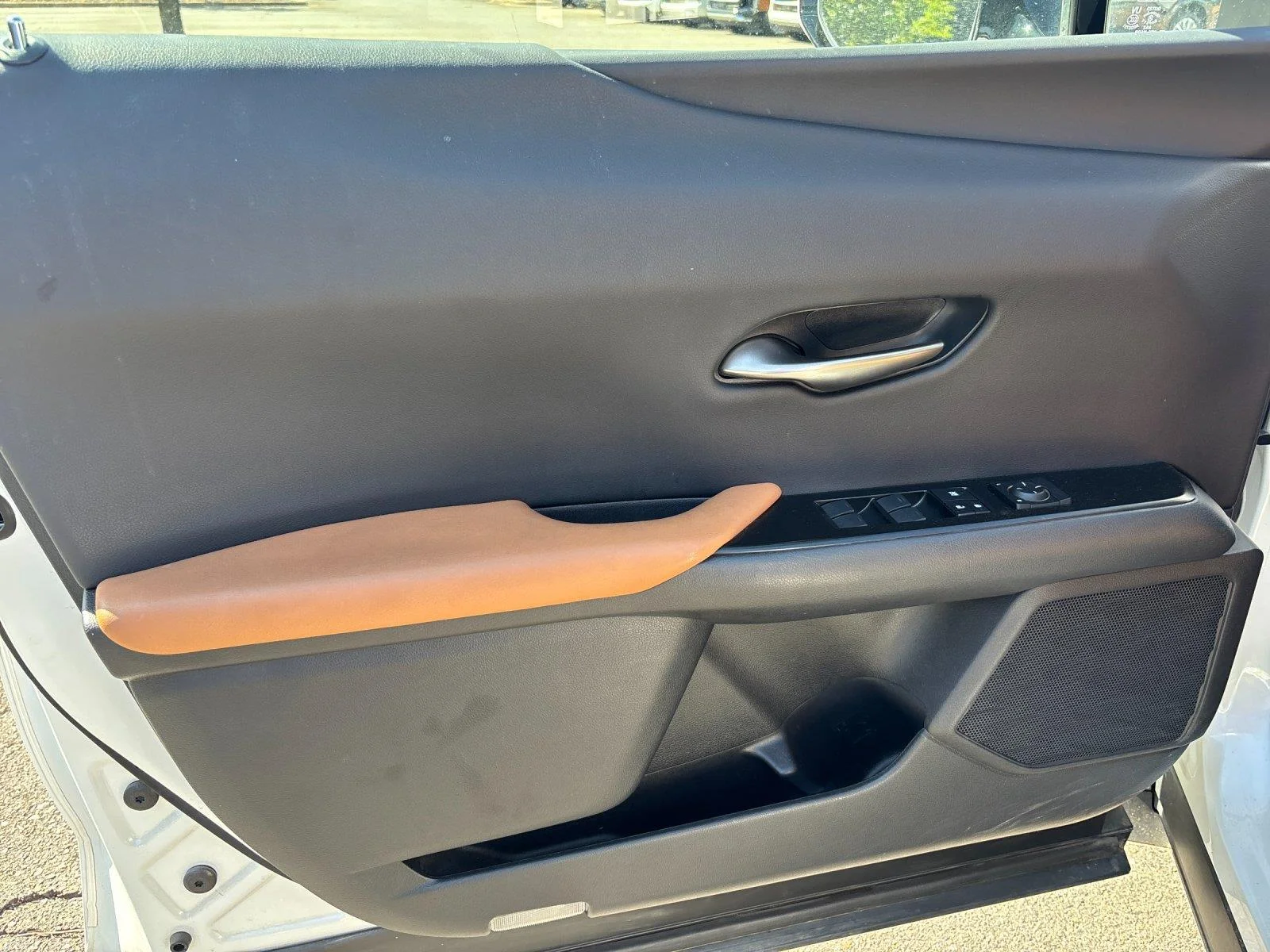 Used 2021 Eminent White Pearl Lexus UX 200 image 13