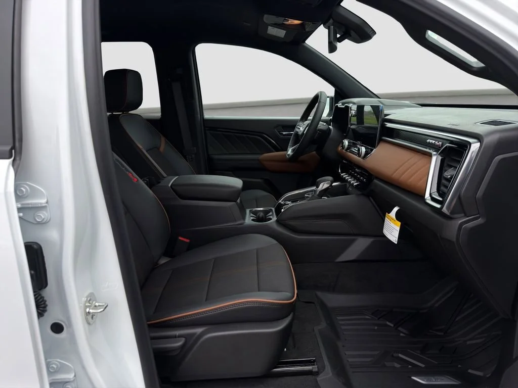 2026 GMC Canyon AT4 - Photo 18