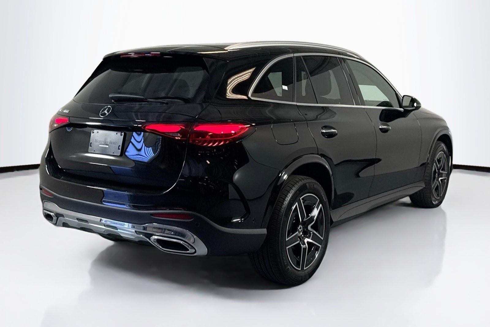 New 2026 Black Mercedes-Benz GLC 300 image 5