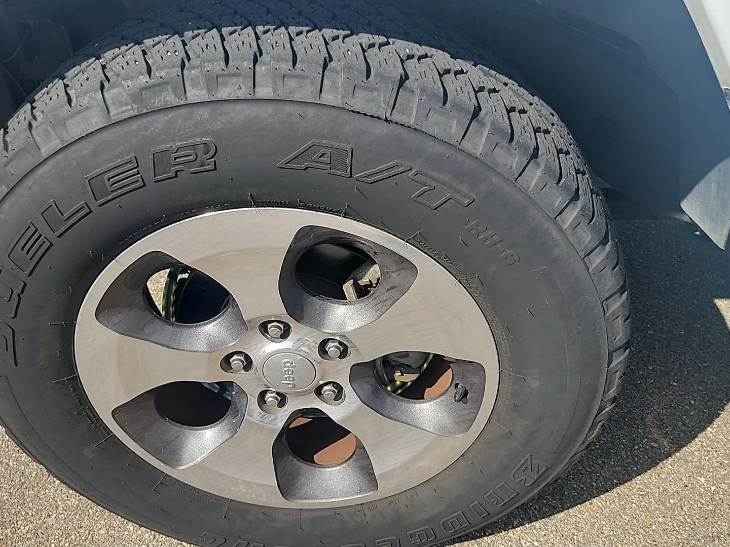 Used 2018 Bright White Clearcoat Jeep Sahara image 10