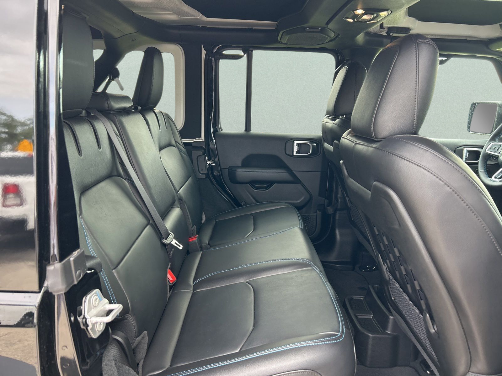 Used 2023 Black Jeep  image 11