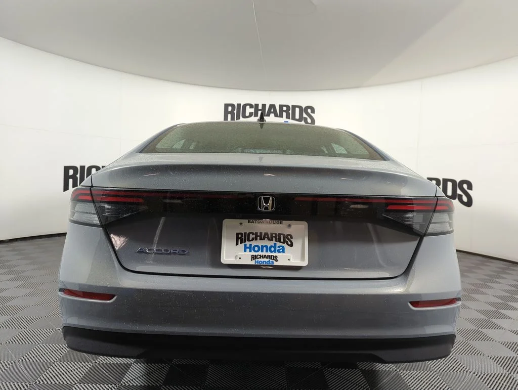 New 2026 Urban Gray Pearl Honda SE image 4