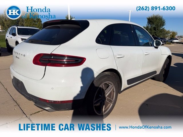 Used 2017  Porsche Base image 2