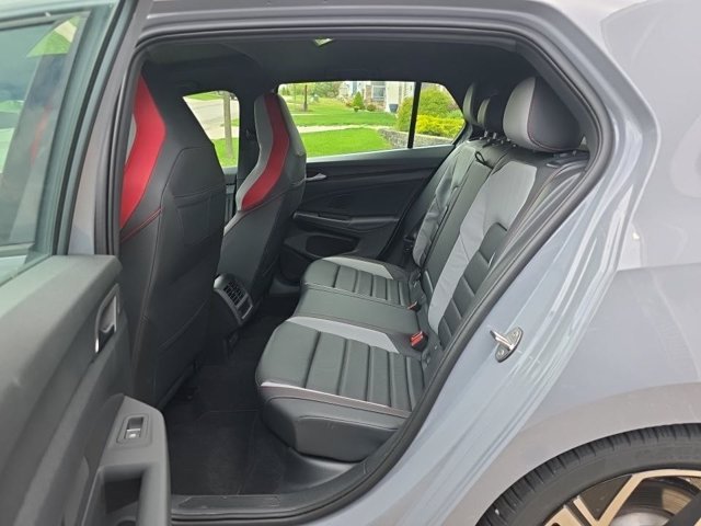 Used 2025 Moonstone Gray Metallic Volkswagen SE image 7