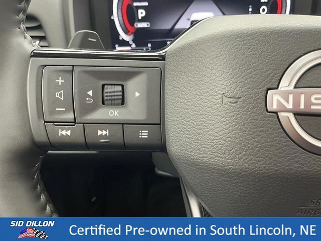 Used 2025 Champagne Silver Metallic Nissan Platinum image 9