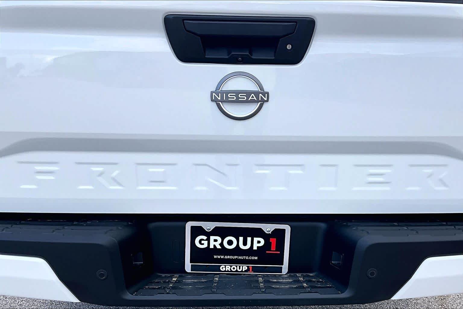 New 2027 Glacier White Nissan SV image 8