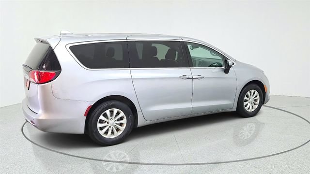 Used 2017 Silver Chrysler Touring image 12