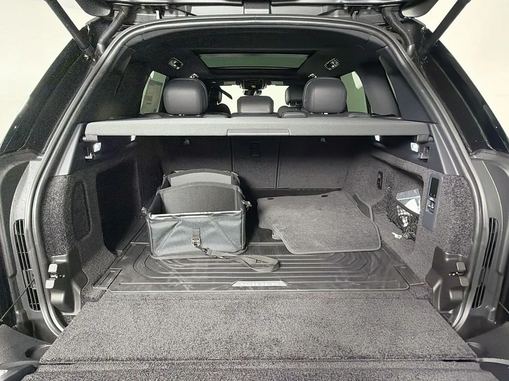 New 2026 Santorini Black Land Rover SE image 28