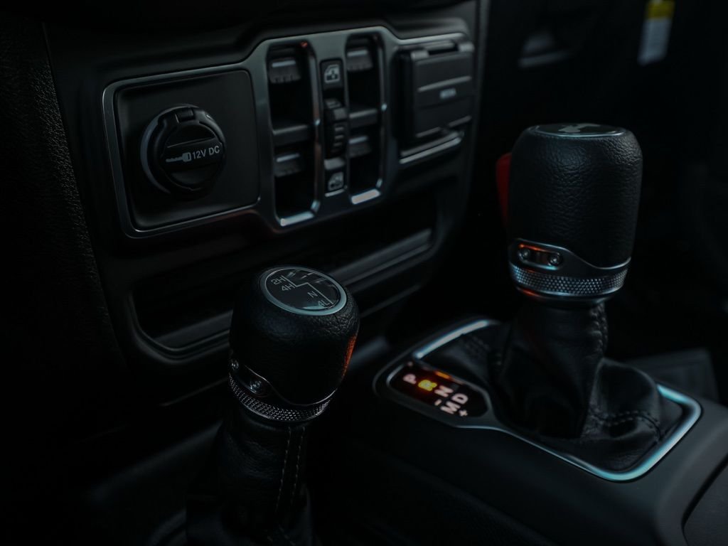 New 2026 Black Clear-Coat Exterior Paint Jeep Sport S image 30