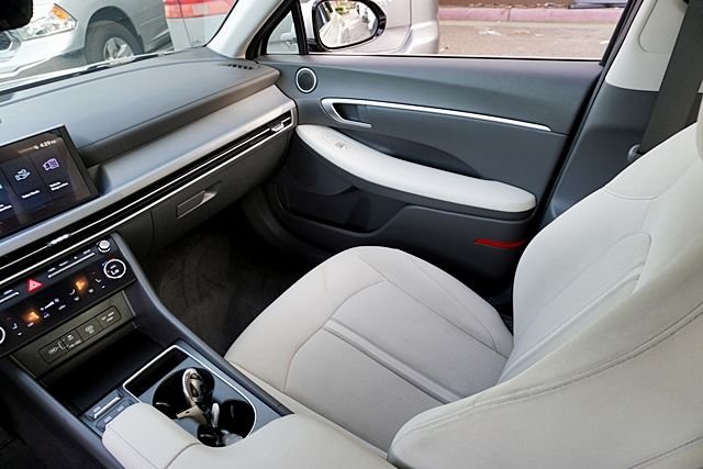 Used 2024 Silver Hyundai SEL image 19