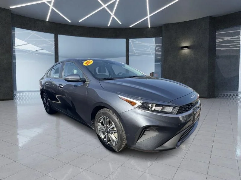 2023 Kia Forte LXS AT's photo