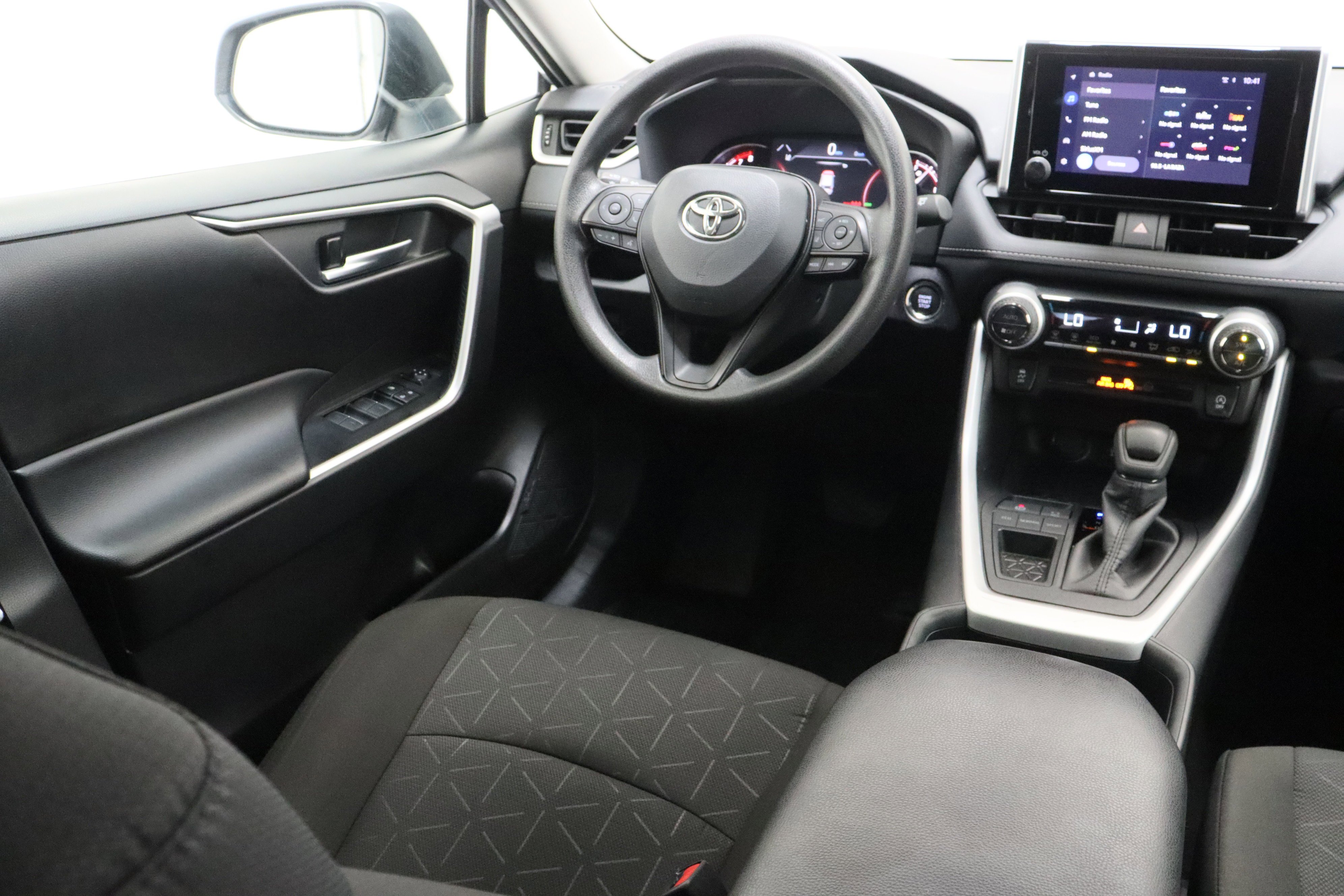 Used 2025 Silver Sky Metallic Toyota XLE 2.5L image 31