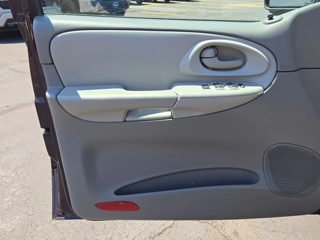 Used 2008 Red Chevrolet LS image 18