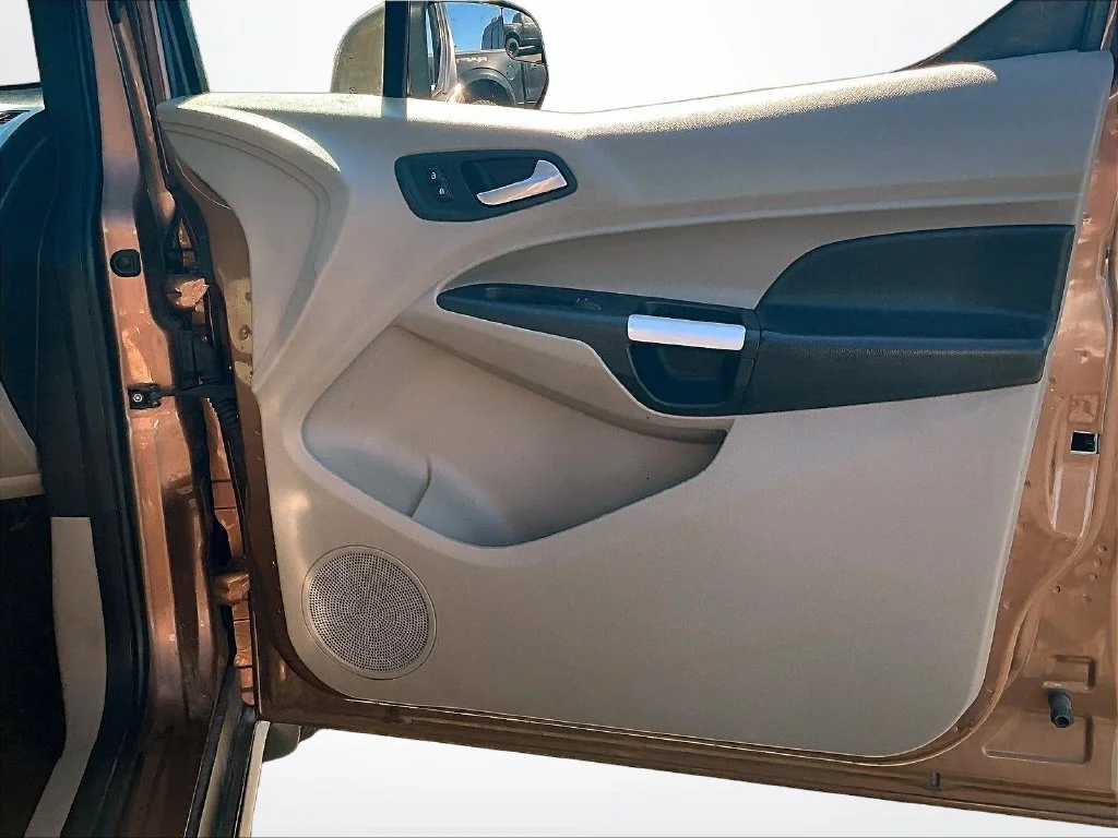 Used 2014  Ford Titanium image 23