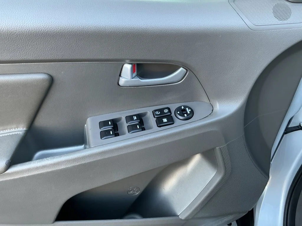 Used 2013 Silver Kia EX image 10