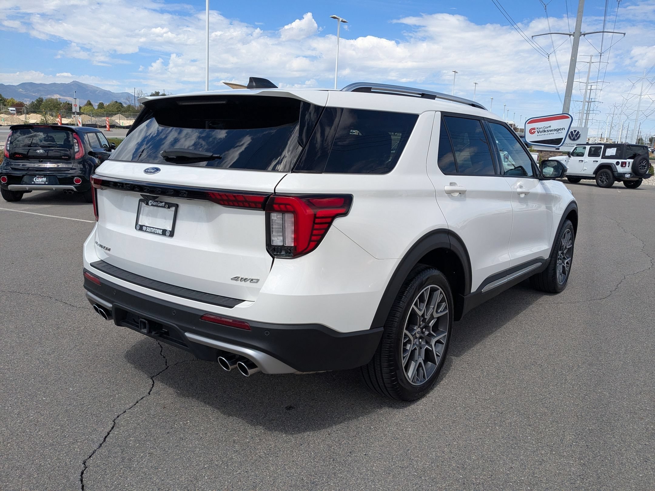 Used 2025 White Metallic Ford Platinum image 3