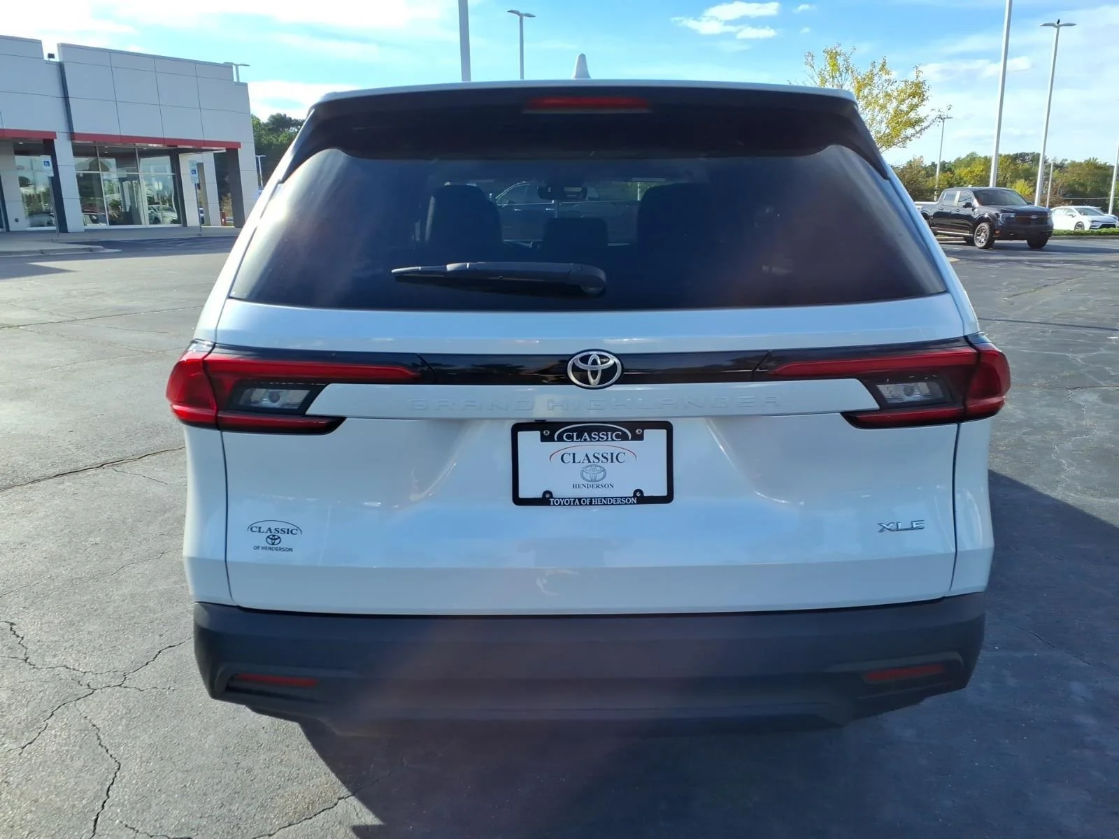 Used 2024 Wind Chill Pearl Toyota XLE image 10