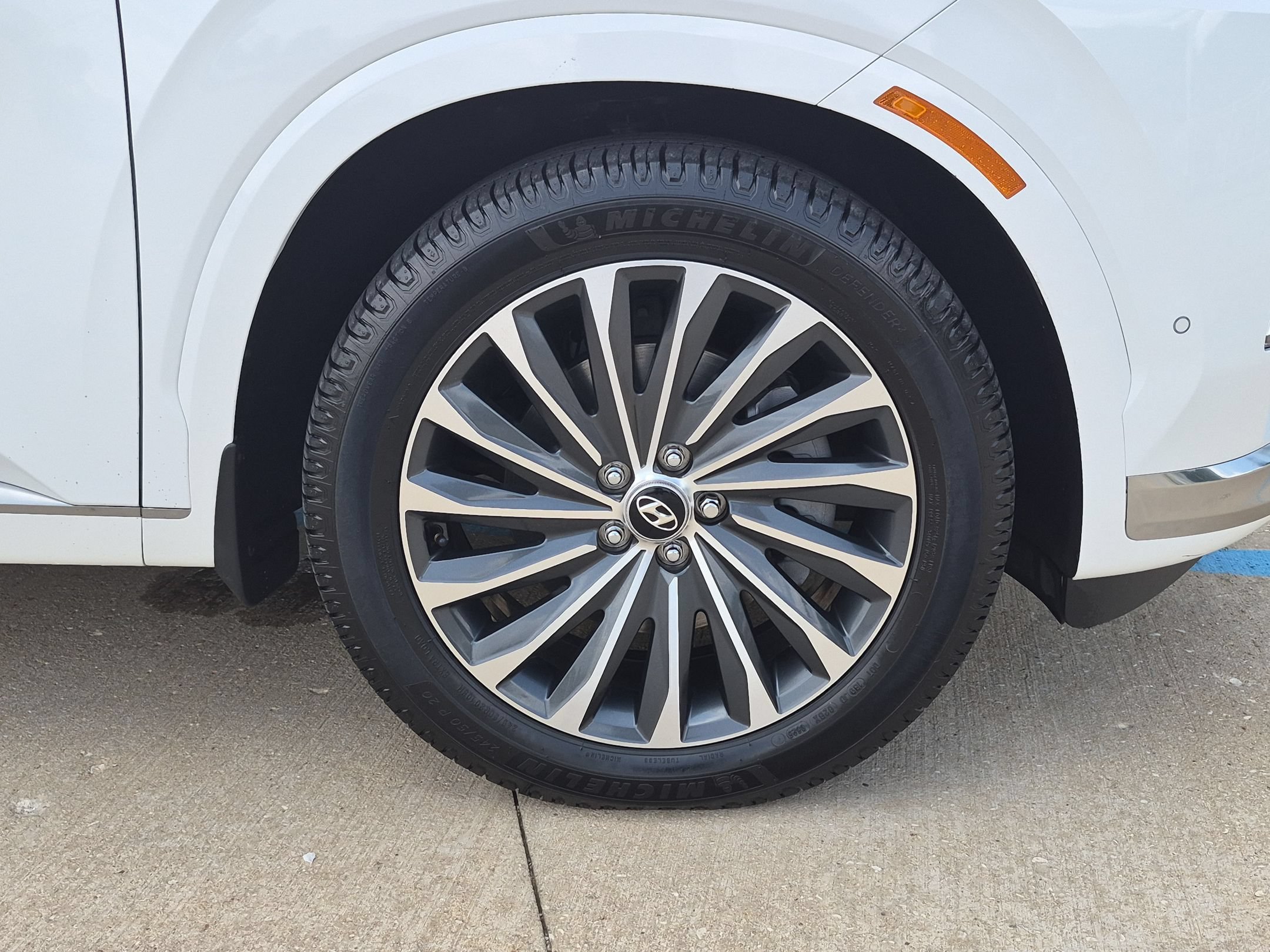 Used 2023 Hyper White Hyundai Calligraphy image 36
