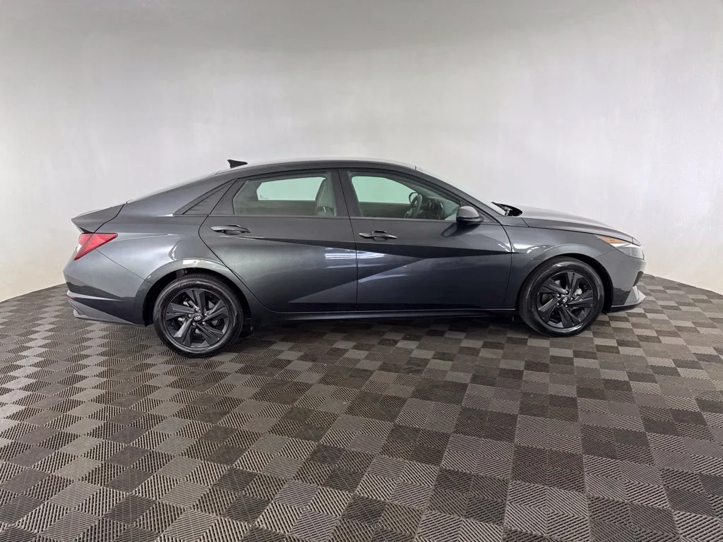 Used 2022 Gray Hyundai SEL image 4