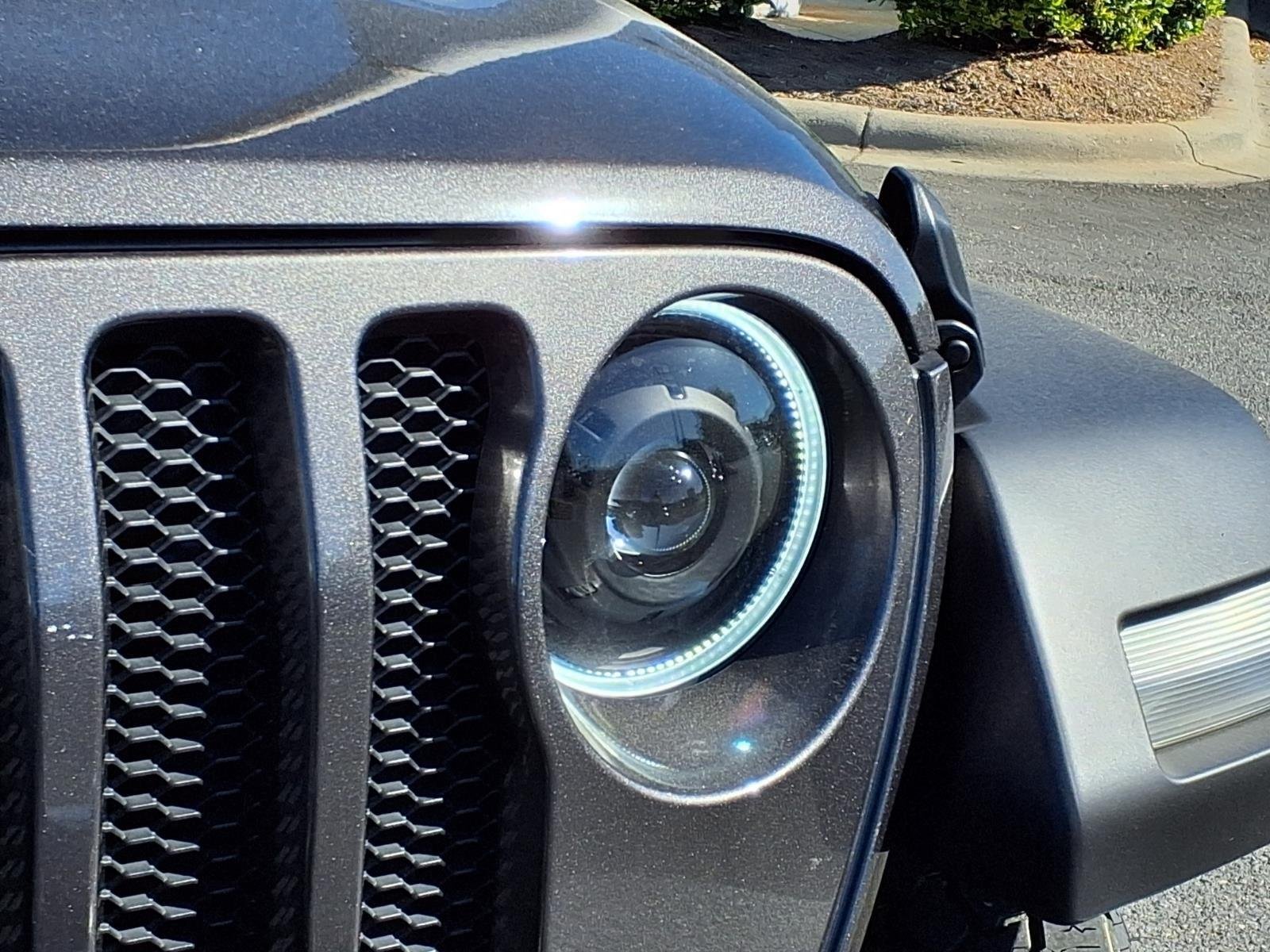 Used 2020 Granite Crystal Metallic Clearcoat Jeep Sport image 14