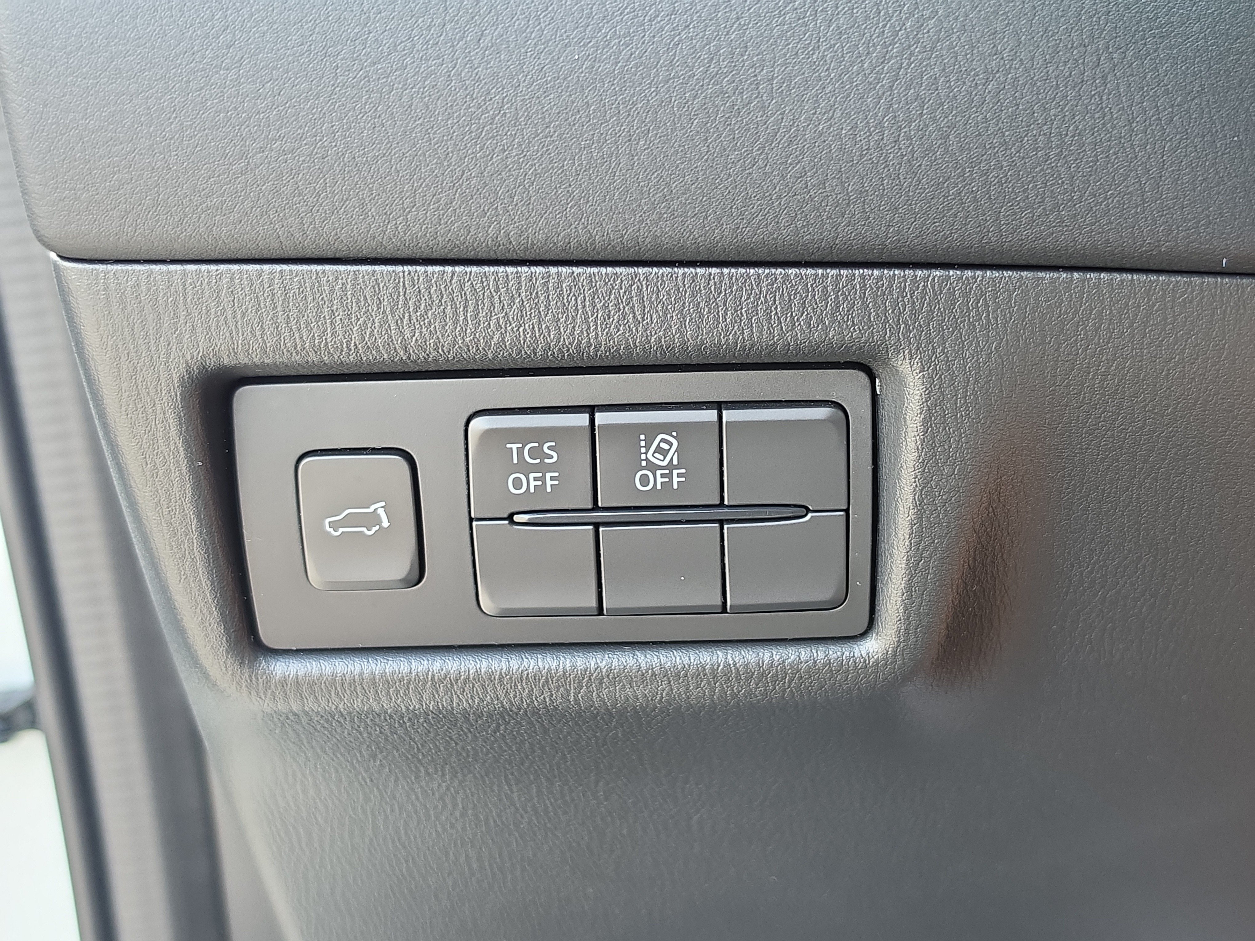 Used 2018 Snowflake White Pearl Mica Mazda Touring image 29
