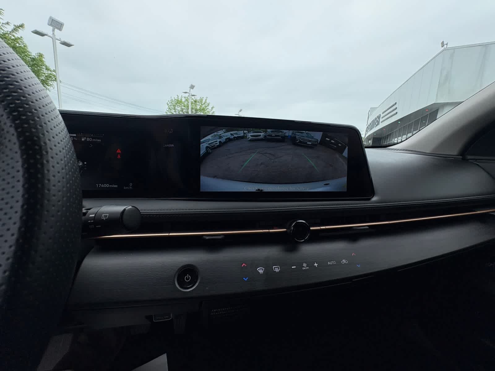 Used 2023 Everest White Pearl Tricoat/Black Diamond Pearl Nissan ENGAGE image 23