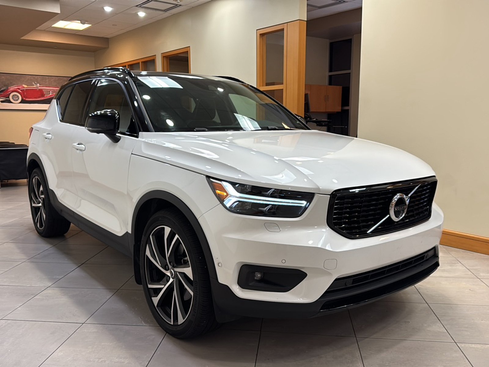 Used 2022 White Volvo T5 R-Design image 3
