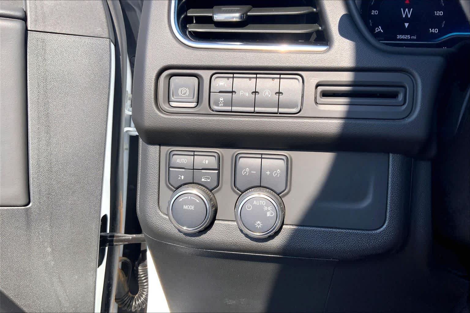 Used 2024 Summit White Chevrolet LT image 71