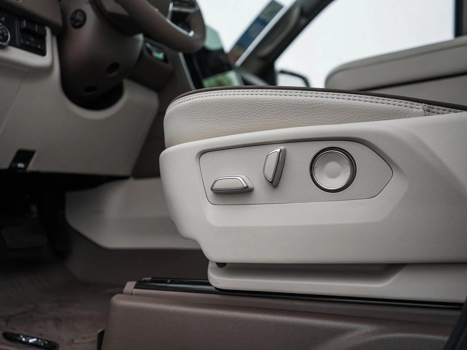 2026 GMC Yukon Denali - Photo 20