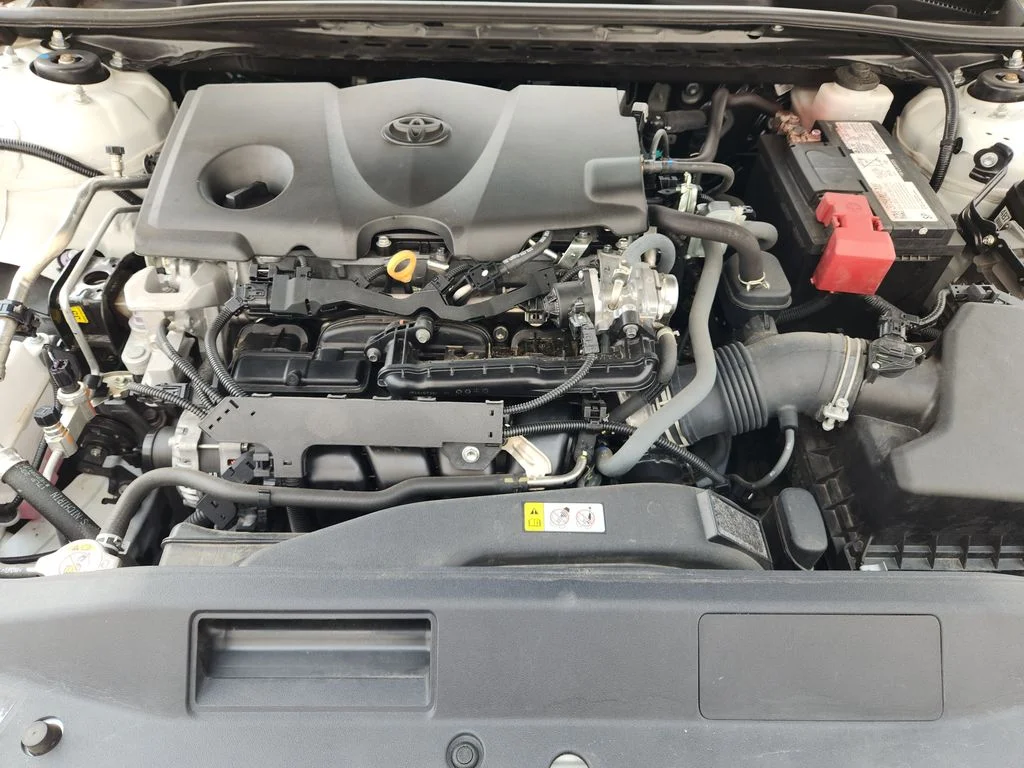 Used 2022 Wind Chill Pearl Toyota XSE image 33