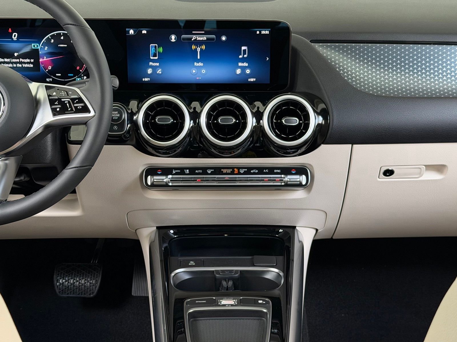 New 2026 Polar White Mercedes-Benz GLA 250 image 9