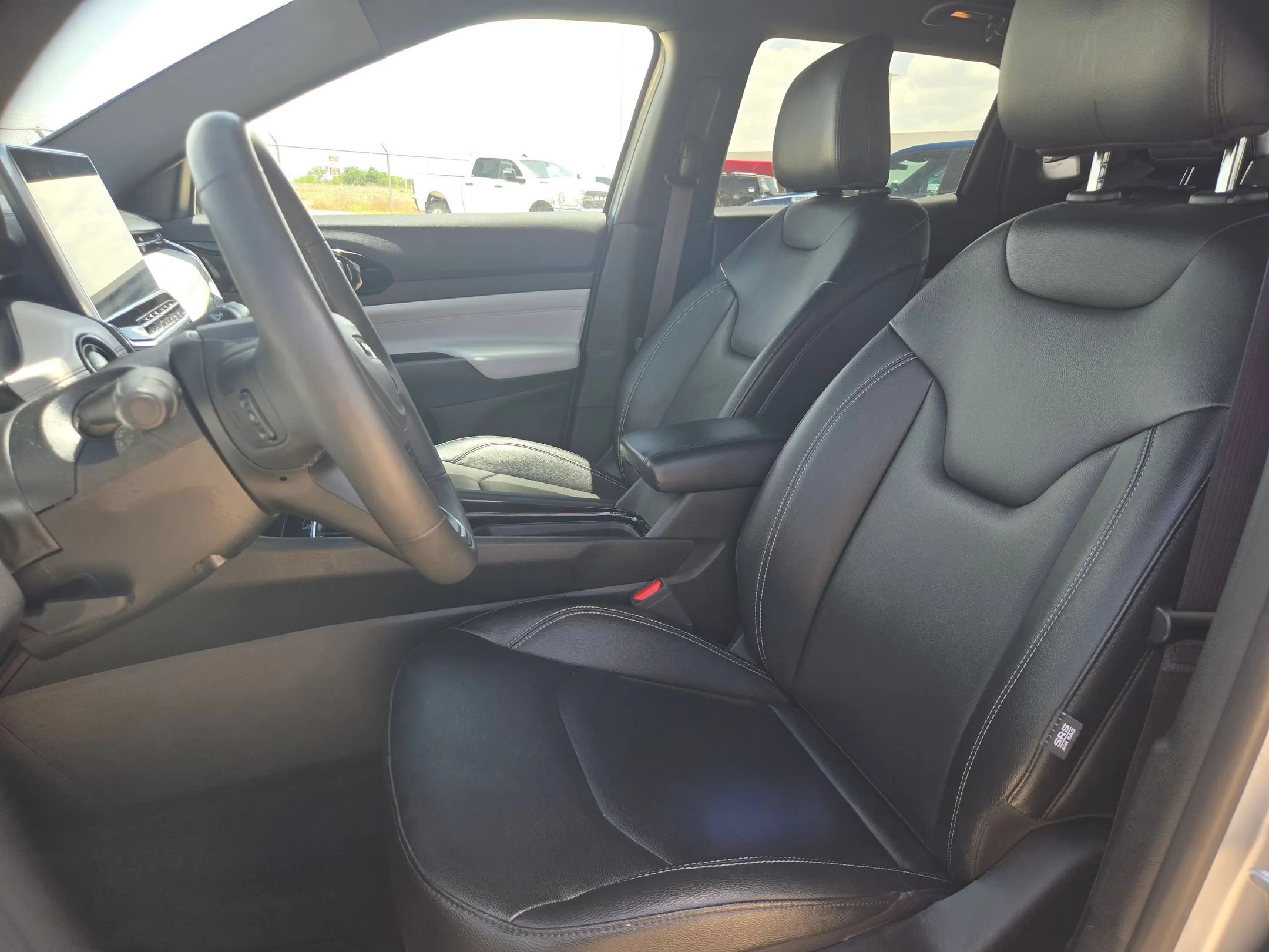 Used 2025 Silver Jeep Limited image 10