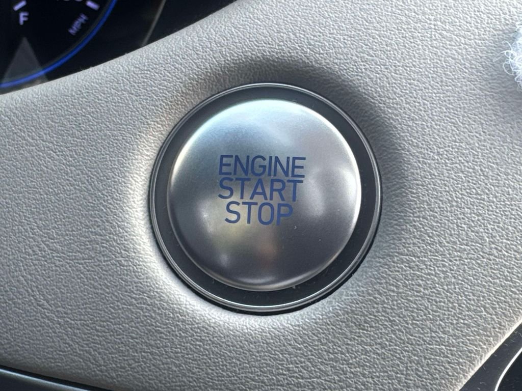 Used 2021 Gray Hyundai SEL image 25