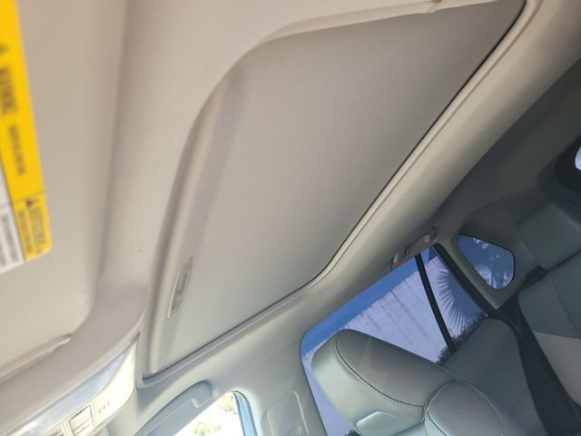 Used 2020  Toyota XLE Premium image 21
