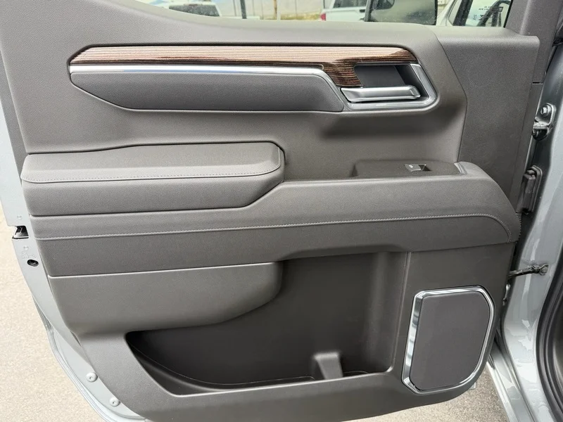 New 2026 Sterling Metallic GMC Elevation image 19