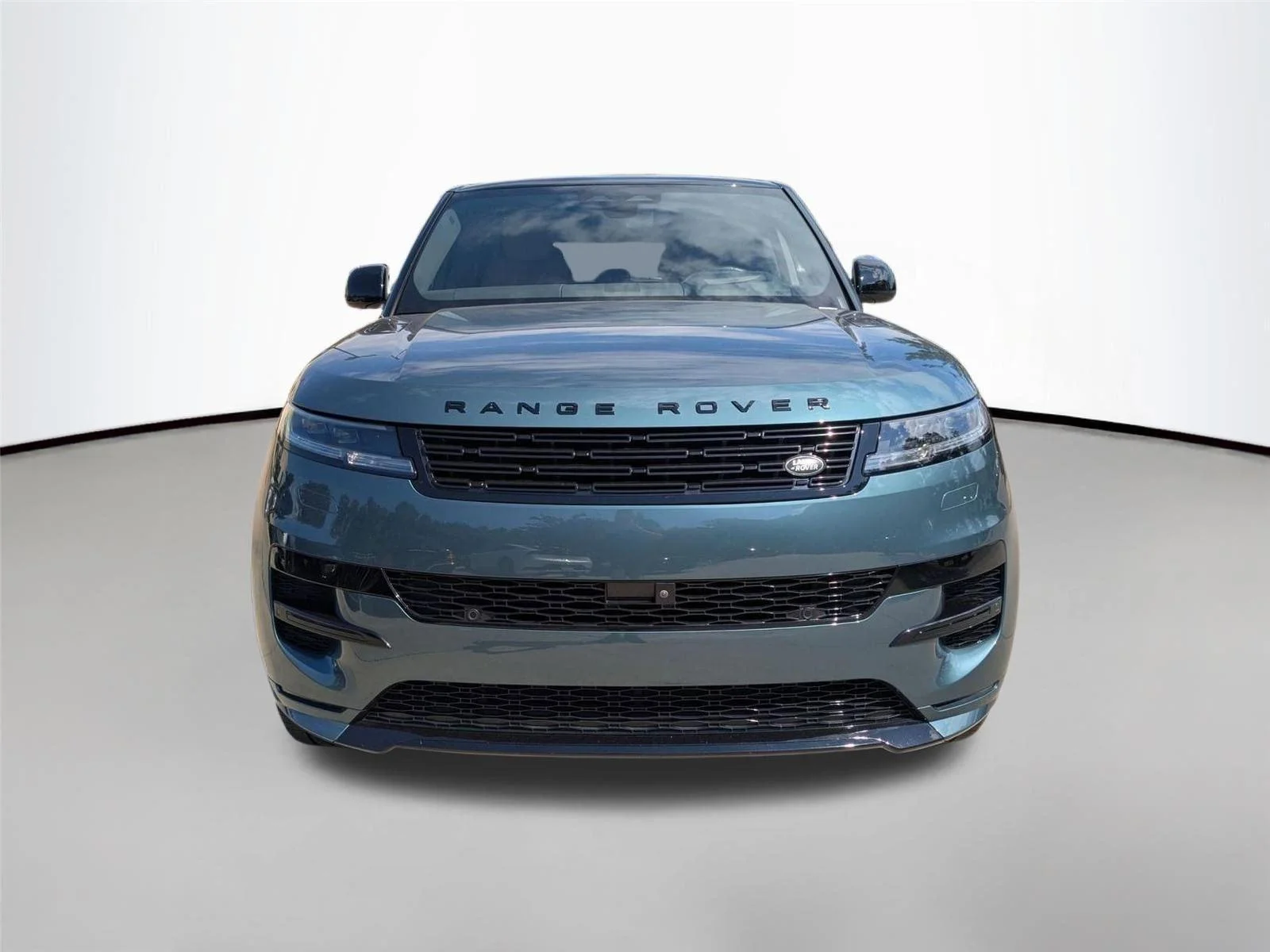 Certified Used 2025 Giola Green Metallic Land Rover Dynamic SE image 2