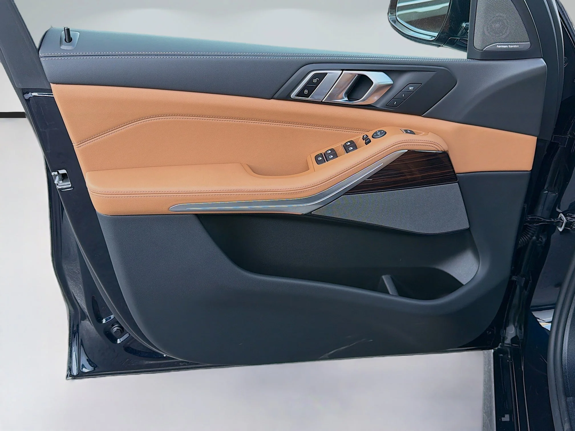 New 2026 Carbon Black Metallic BMW sDrive40i image 21