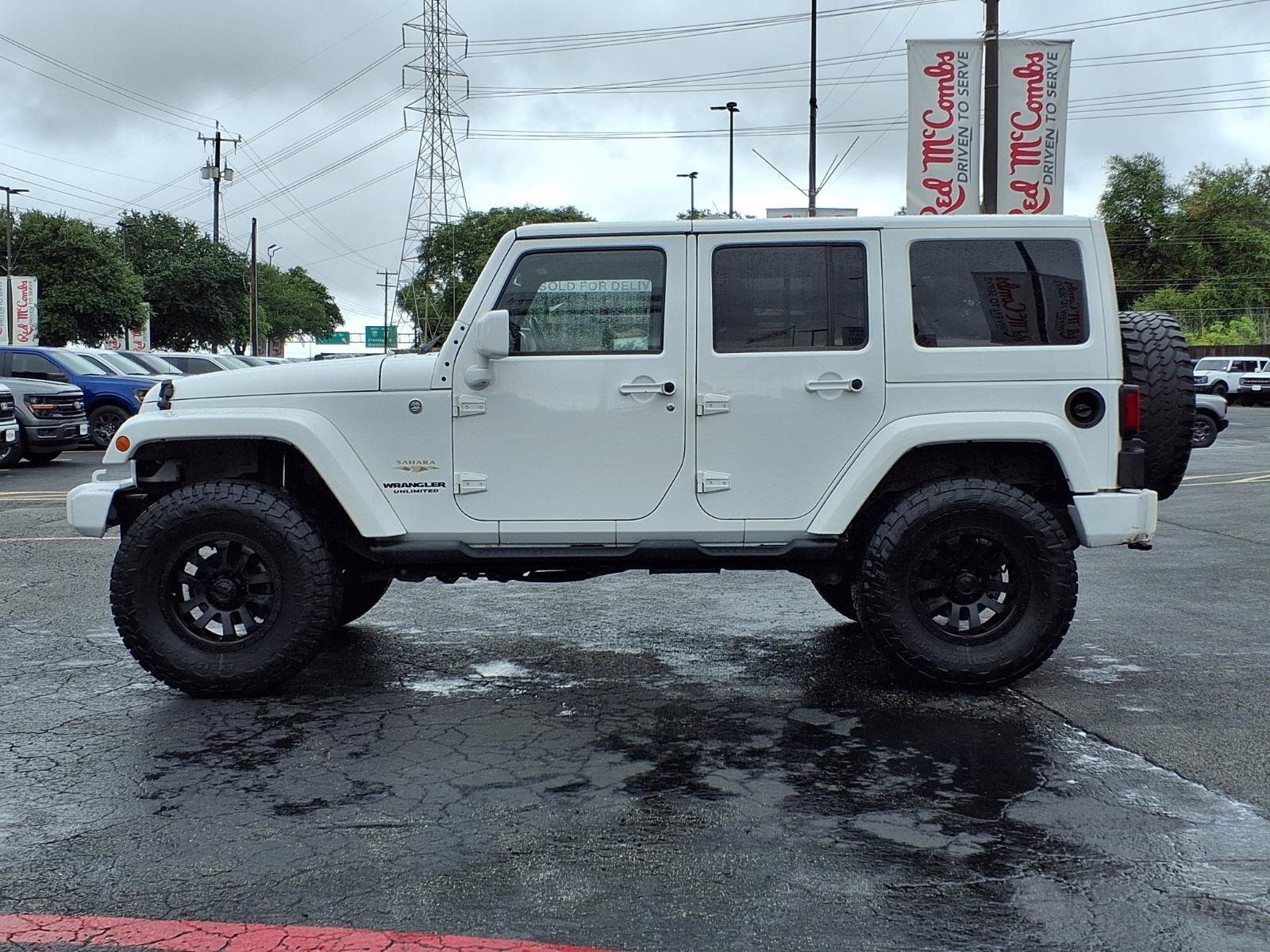 Used 2013 Bright White Jeep Sahara image 8