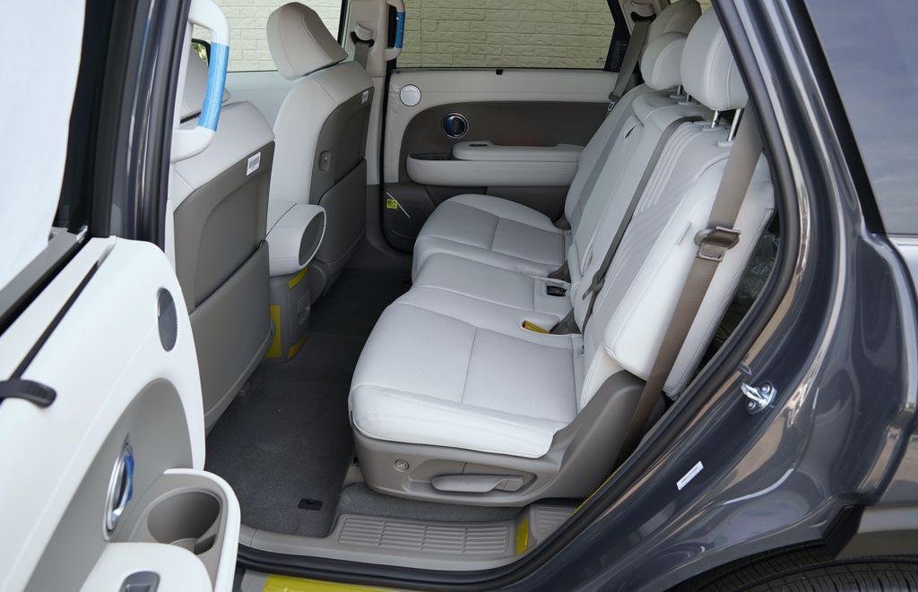 New 2026 Ecotronic Gray Pearl Hyundai SEL Premium image 26