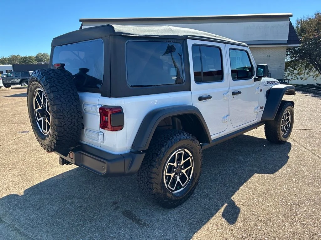 New 2026 Bright White Clear-Coat Exterior Paint Jeep Rubicon image 3