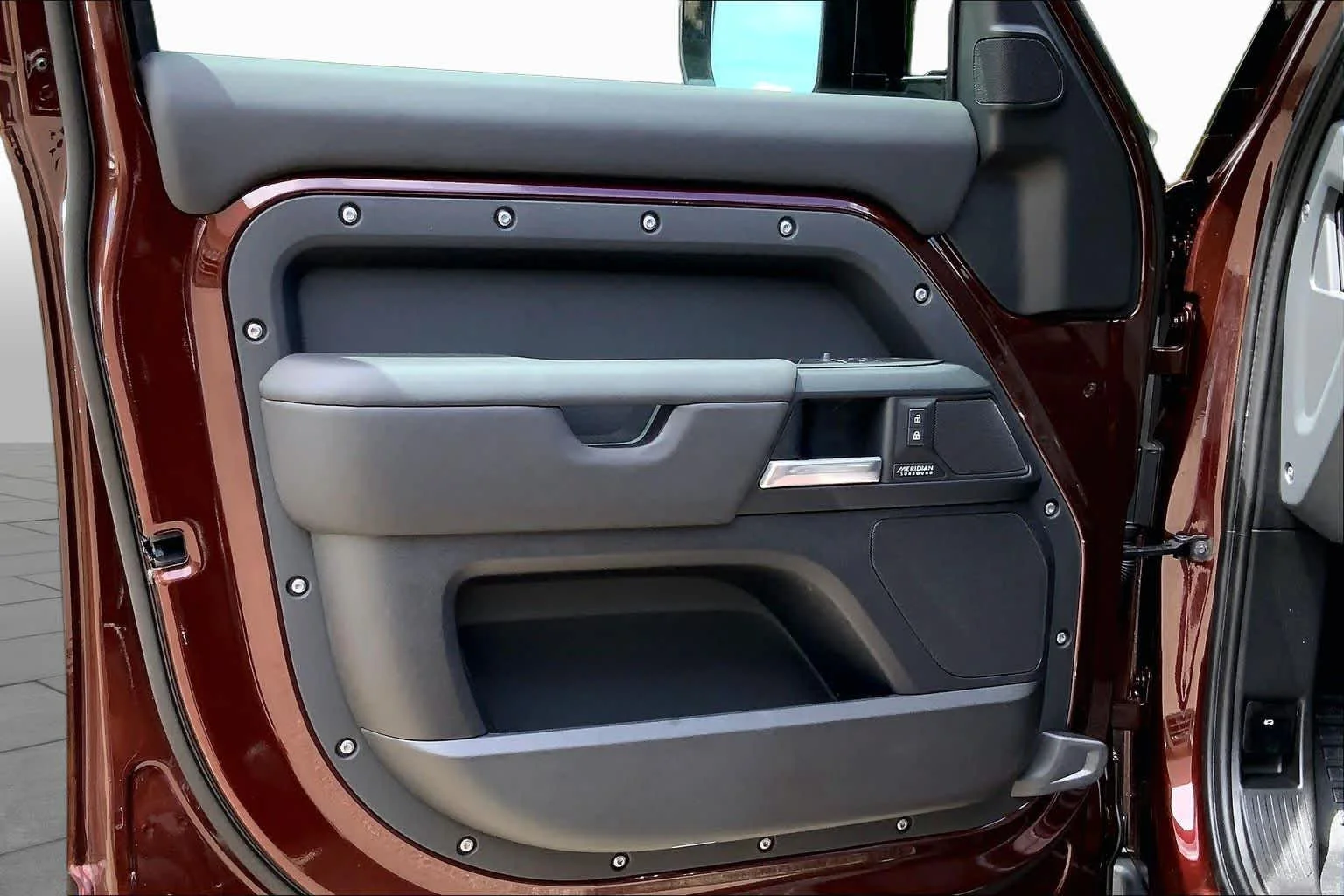 New 2026 Sedona Red Land Rover X-Dynamic SE image 11
