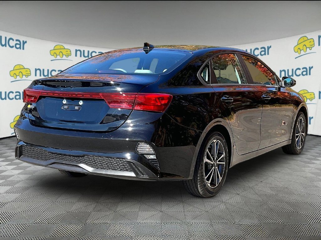 Used 2023 Black Kia LXS image 6
