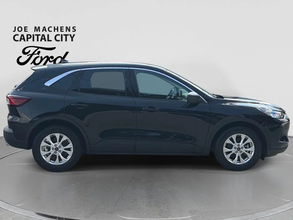 Used 2023 Black Ford Active image 3