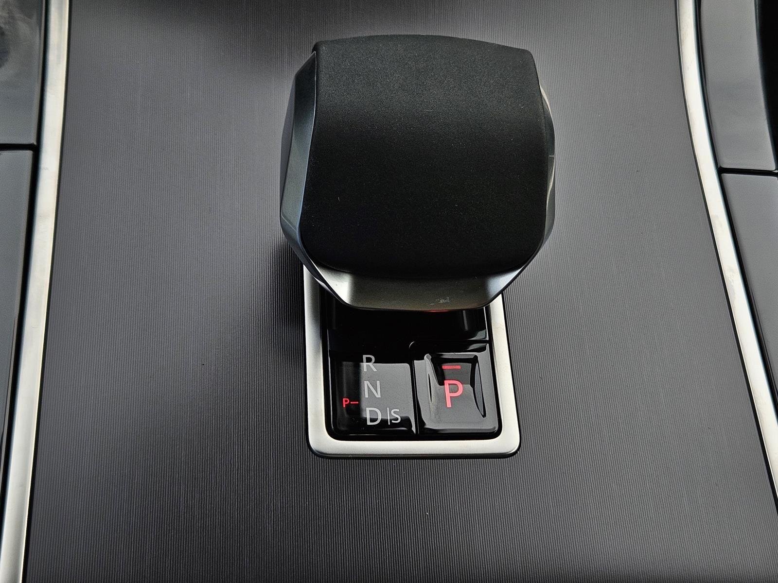 New 2026 Santorini Black Land Rover Dynamic SE image 20