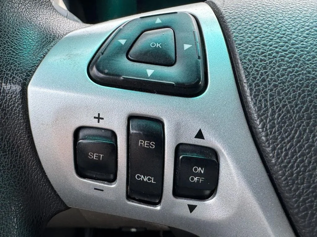 Used 2014 Oxford White Ford Base image 17