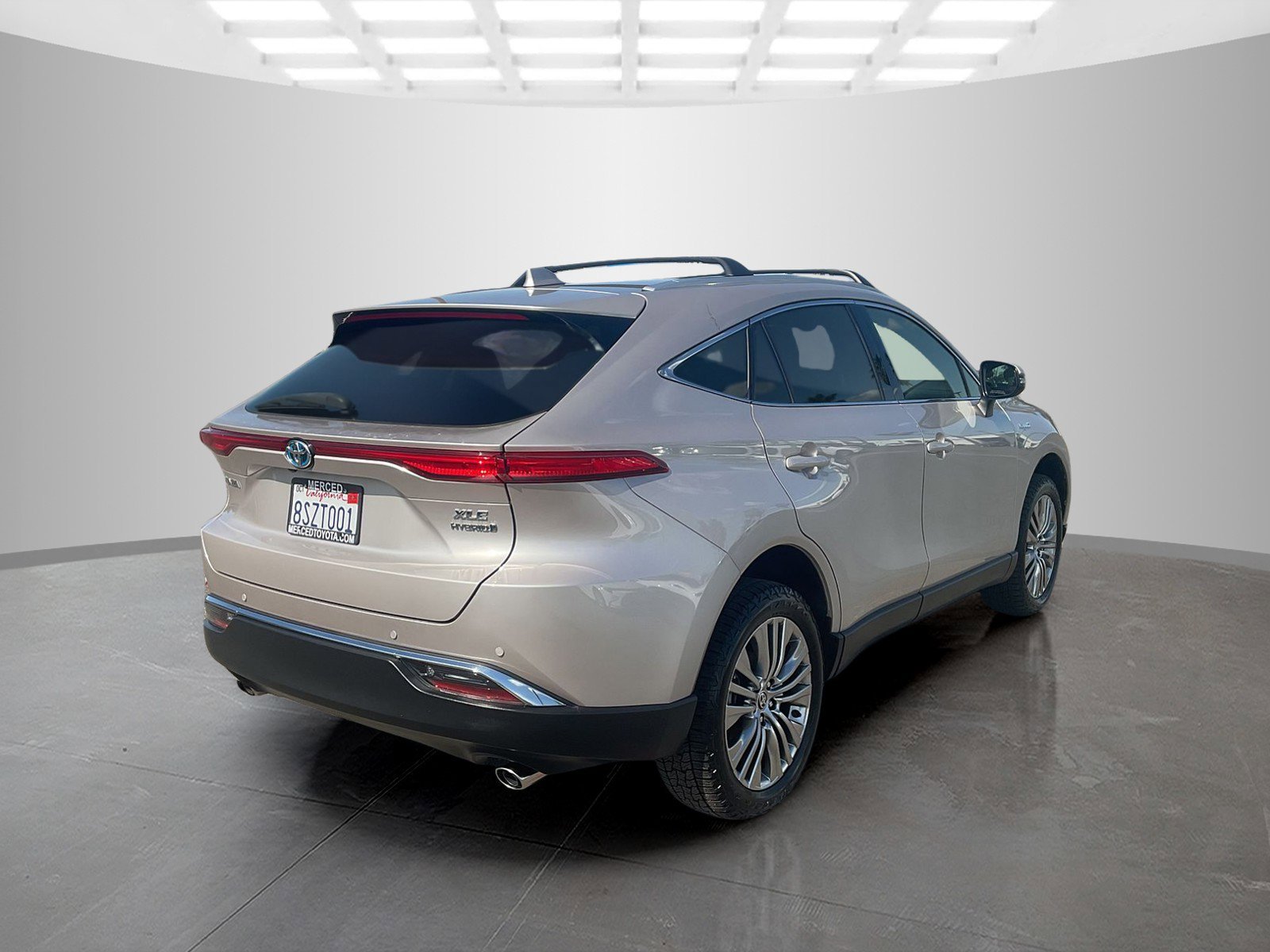 Used 2021 Titanium Toyota XLE image 5