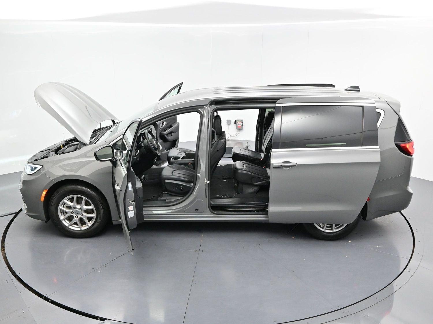 Used 2025 Gray Chrysler Select image 68