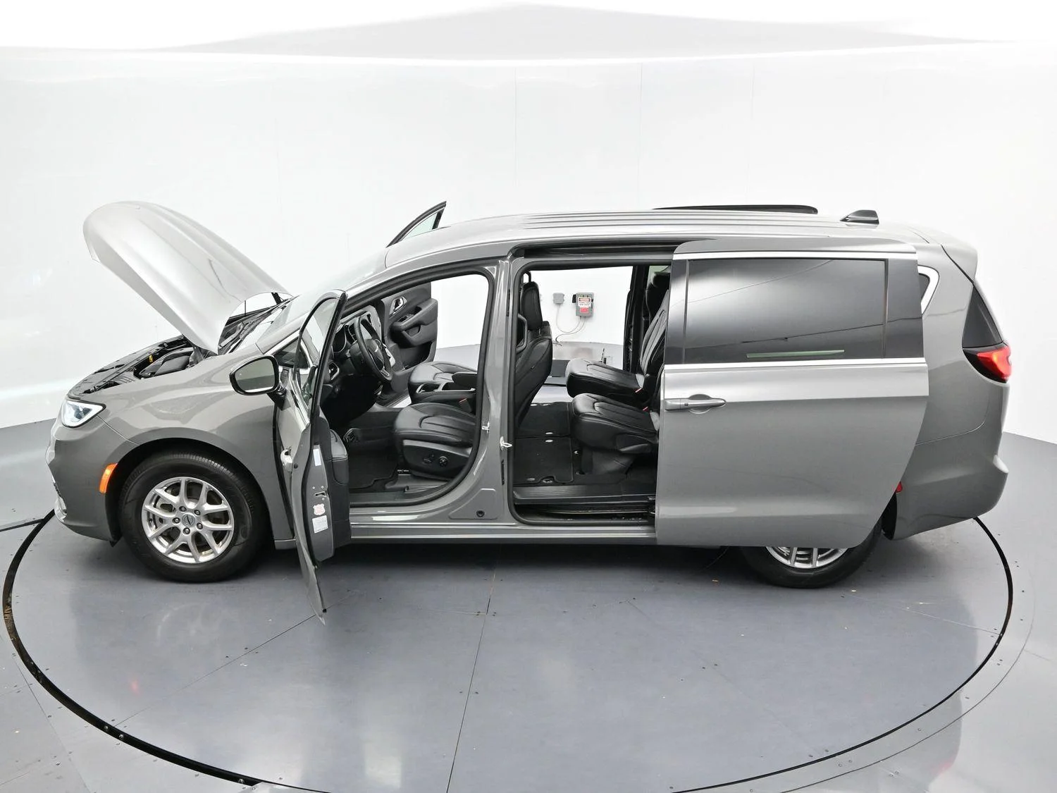 Used 2025 Gray Chrysler Select image 68