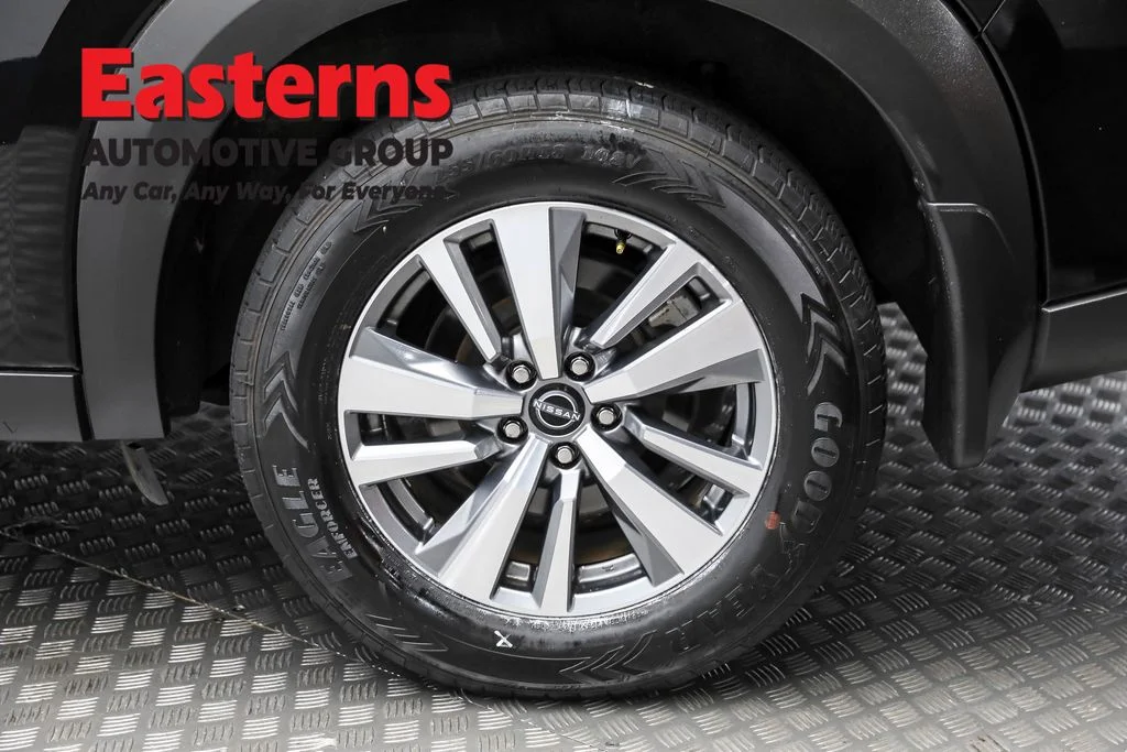 Used 2022 Black Nissan SL image 8