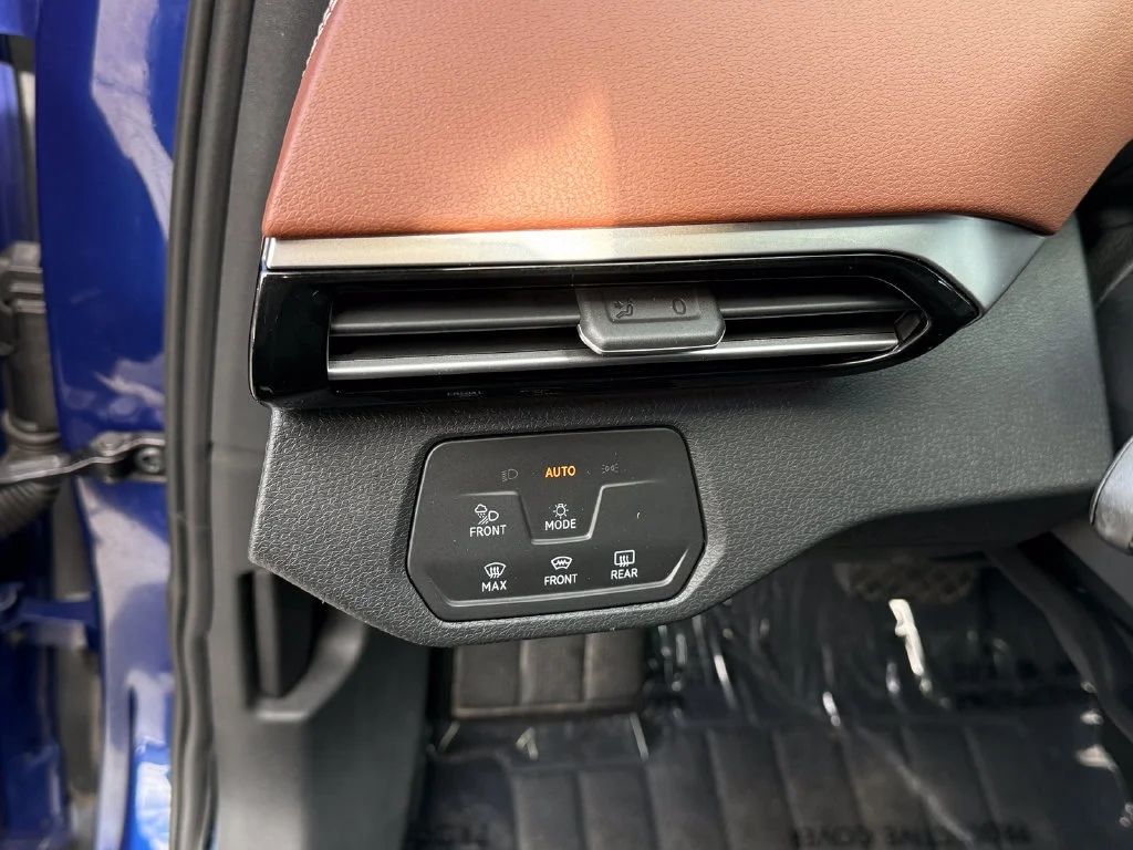 Used 2022  Volkswagen Pro S image 26
